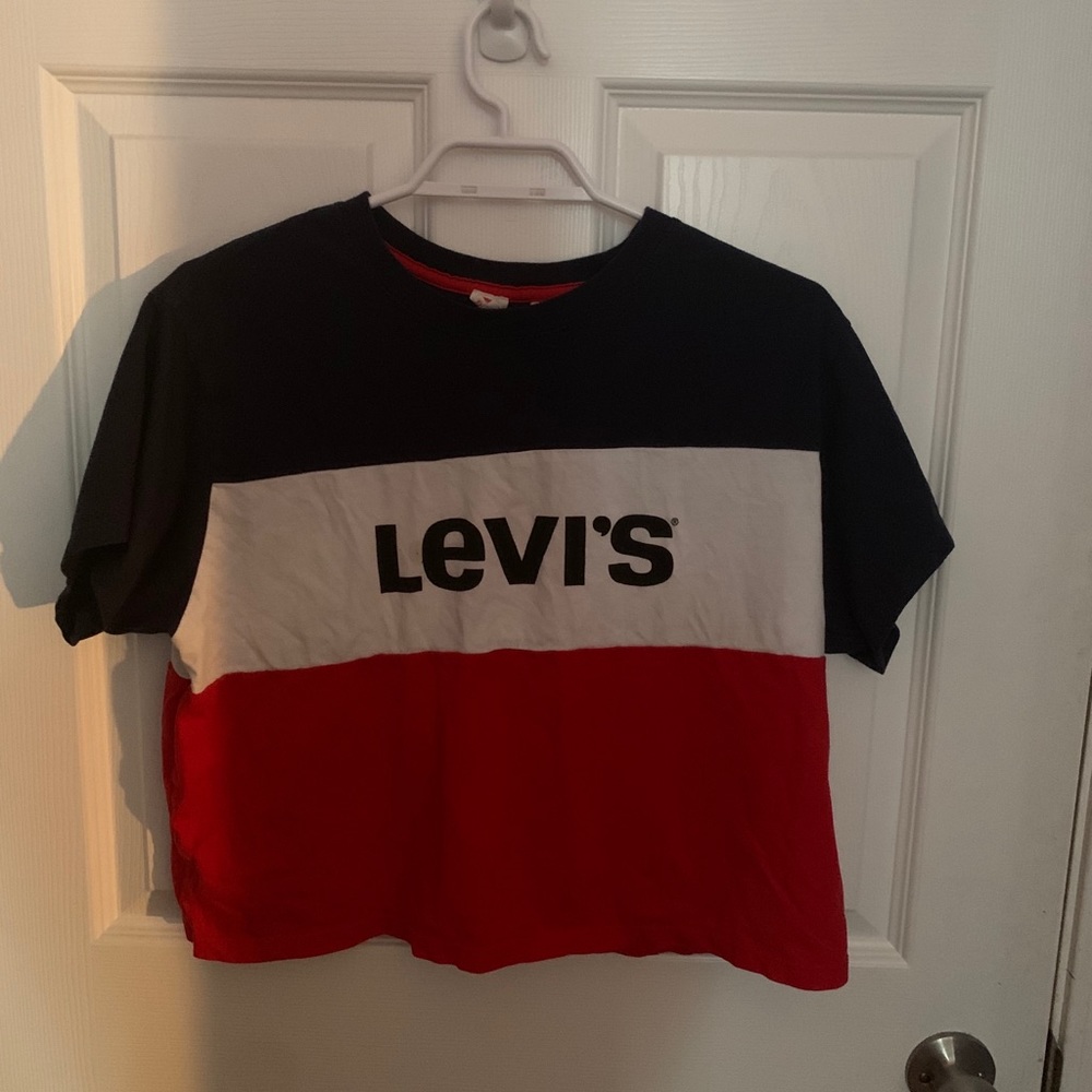 Cropped Levi’s Tee